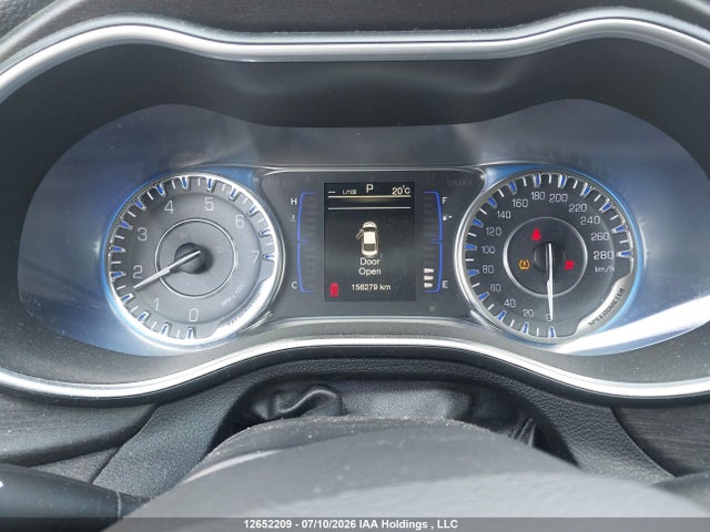 1C3CCCFB7GN118823 Chrysler 200 LX