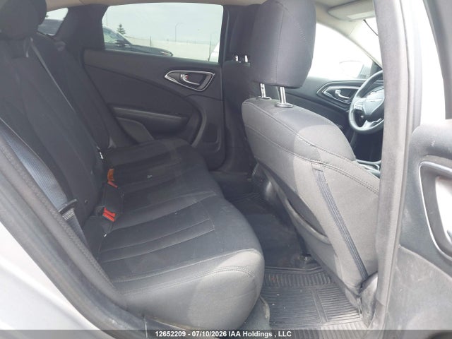 1C3CCCFB7GN118823 Chrysler 200 LX