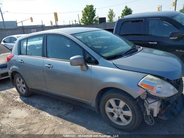 12652221 :رقم المزاد ، 3N1BC13EX8L404180 vin ، 2008 Nissan Versa 1.8 Sl مزاد بيع