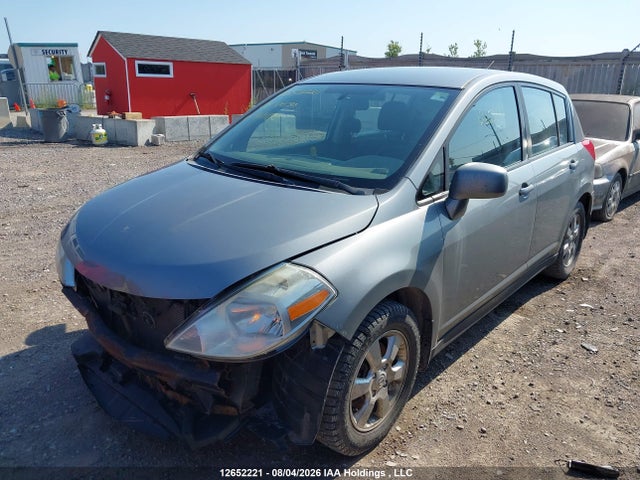 12652221 :رقم المزاد ، 3N1BC13EX8L404180 vin ، 2008 Nissan Versa 1.8 Sl مزاد بيع