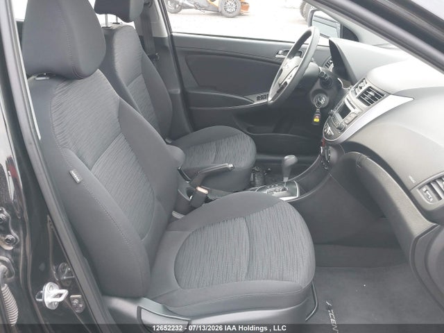 KMHCT5AE6GU300670 Hyundai ACCENT SE