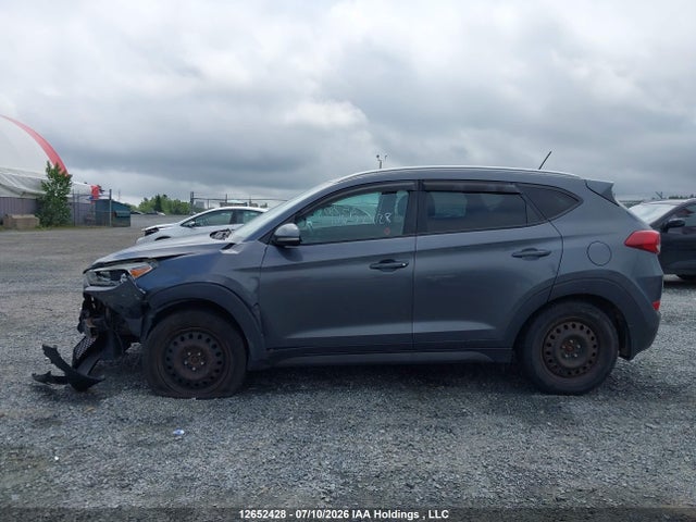 2016 Hyundai Tucson Premium მანქანა იყიდება აუქციონზე, vin: KM8J3CA47GU112095, აუქციონის ნომერი: 12652428