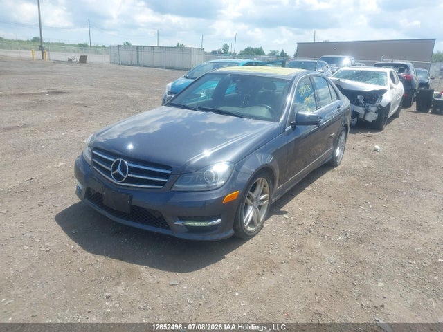 Mercedes-Benz C 300 4matic 2014 WDDGF8AB7EA944090 Image 2