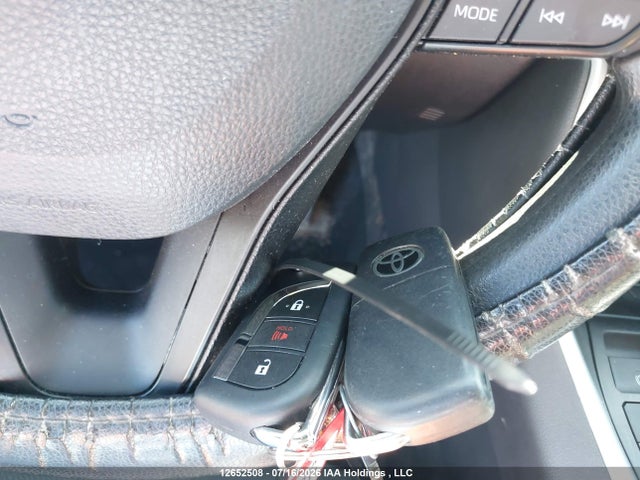 2T3Z1RFV3NW208369 Toyota RAV4 LE