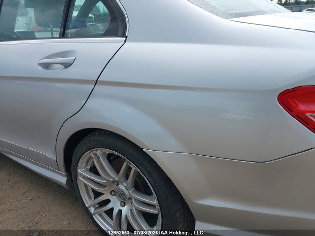 2010 Mercedes-benz C 350 4matic მანქანა იყიდება აუქციონზე, vin: WDDGF8HB8AF404265, აუქციონის ნომერი: 12652553