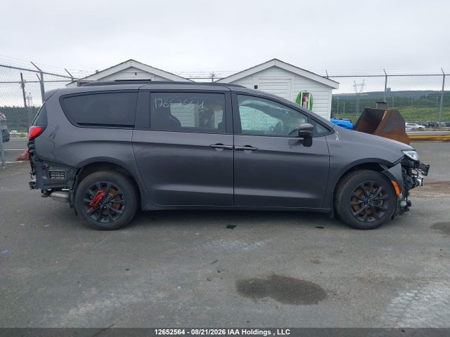 2C4RC3FG8NR107752 Chrysler Pacifica Touring