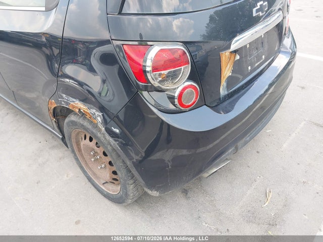 12652594 :رقم المزاد ، 1G1JH6SB8F4122503 vin ، 2015 Chevrolet Sonic Rs مزاد بيع