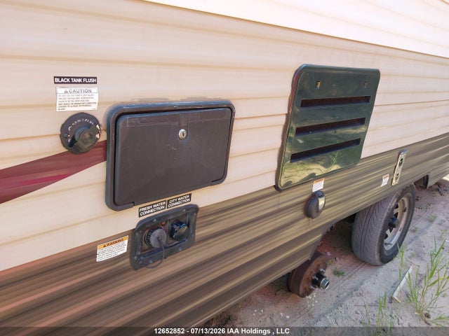 2015 Cherokee Trailer მანქანა იყიდება აუქციონზე, vin: 4X4TCKB27FK028822, აუქციონის ნომერი: 12652852
