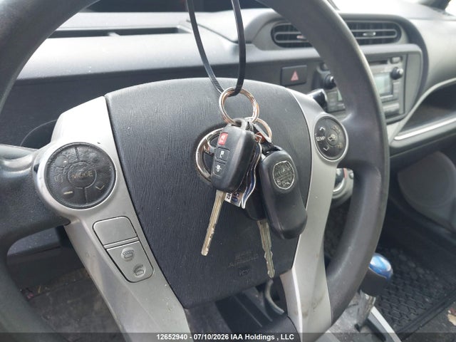 Toyota PRIUS C 2014 JTDKDTB38E1563031 Image 11