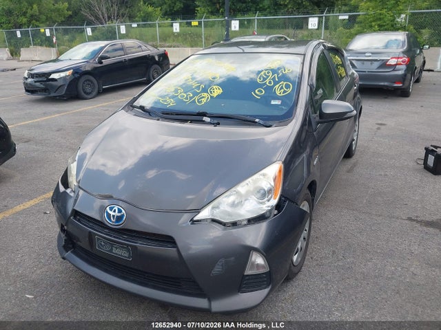 Toyota PRIUS C 2014 JTDKDTB38E1563031 Image 12