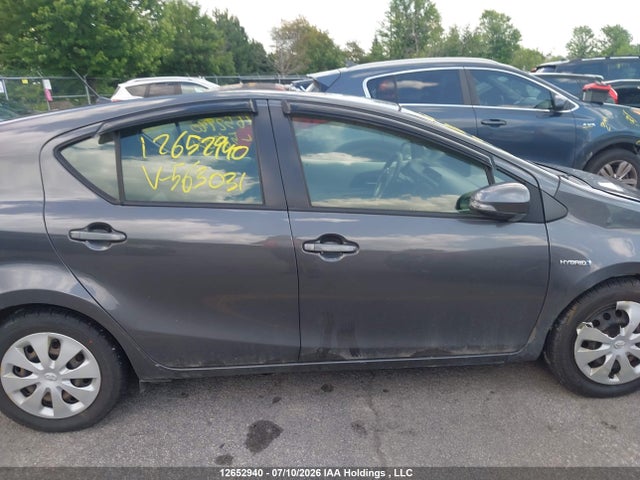 JTDKDTB38E1563031 Toyota PRIUS C