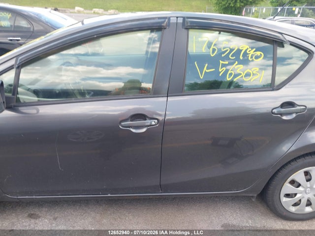 Toyota PRIUS C 2014 JTDKDTB38E1563031 Image 14