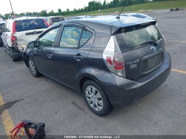 Toyota PRIUS C 2014 JTDKDTB38E1563031 Image 3