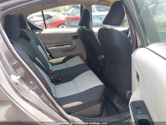Toyota PRIUS C 2014 JTDKDTB38E1563031 Image 8