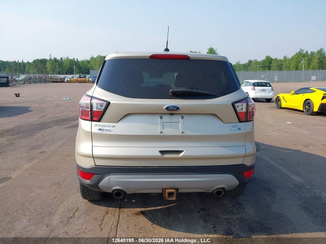 12640195 :رقم المزاد ، 1FMCU9G9XHUD30674 vin ، 2017 Ford Escape Se مزاد بيع