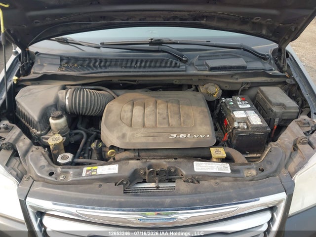 2014 Chrysler Town & Country მანქანა იყიდება აუქციონზე, vin: 2C4RC1CG8ER351152, აუქციონის ნომერი: 12653246