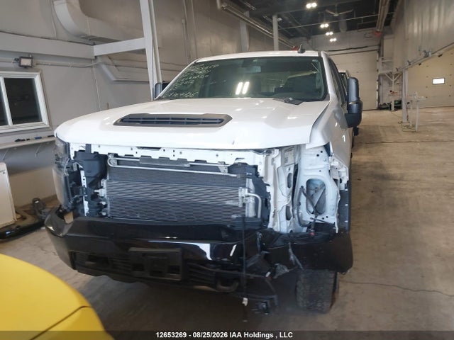 2GC4YMEY1N1202812 Chevrolet Silverado K2500 Custom