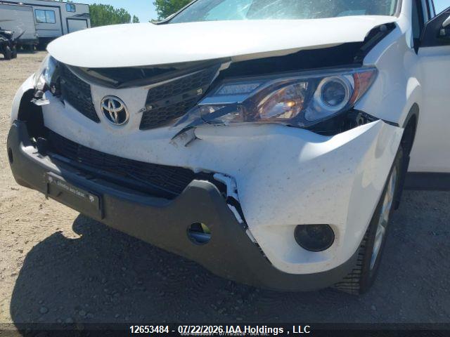 2T3BFREVXFW389525 Toyota RAV4 LE