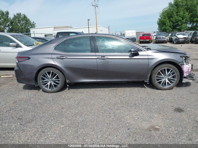 4T1B21HK6NU017654 Toyota Camry Hybrid Xle