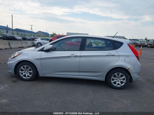 12653523 :رقم المزاد ، KMHCT5AE7DU130489 vin ، 2013 Hyundai Accent Gls/gs مزاد بيع