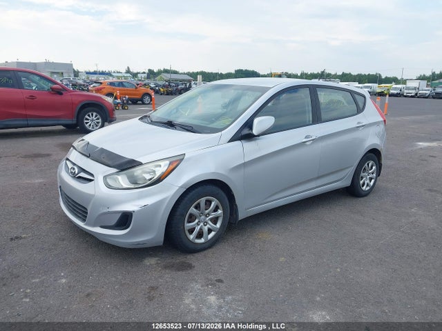 12653523 :رقم المزاد ، KMHCT5AE7DU130489 vin ، 2013 Hyundai Accent Gls/gs مزاد بيع