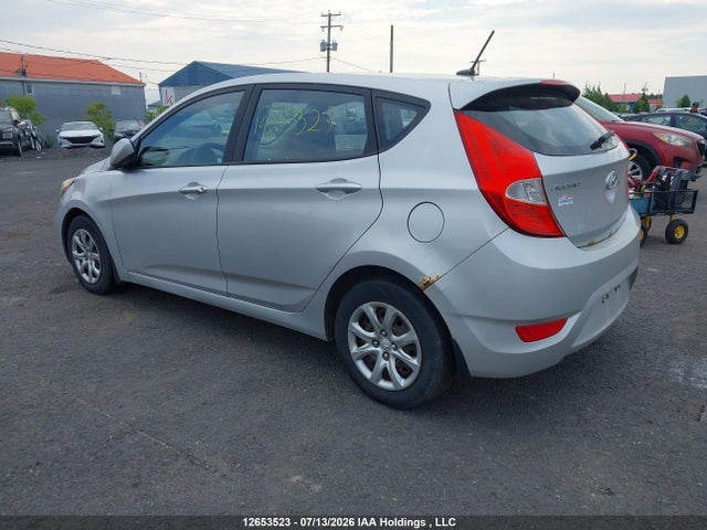 12653523 :رقم المزاد ، KMHCT5AE7DU130489 vin ، 2013 Hyundai Accent Gls/gs مزاد بيع