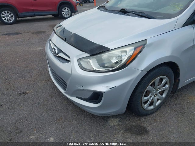 12653523 :رقم المزاد ، KMHCT5AE7DU130489 vin ، 2013 Hyundai Accent Gls/gs مزاد بيع
