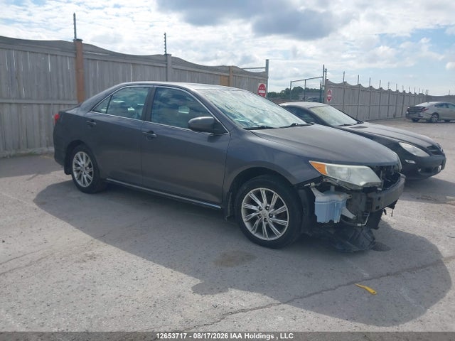 12653717 :رقم المزاد ، 4T1BF1FK4EU440644 vin ، 2014 Toyota Camry L/se/le/xle مزاد بيع