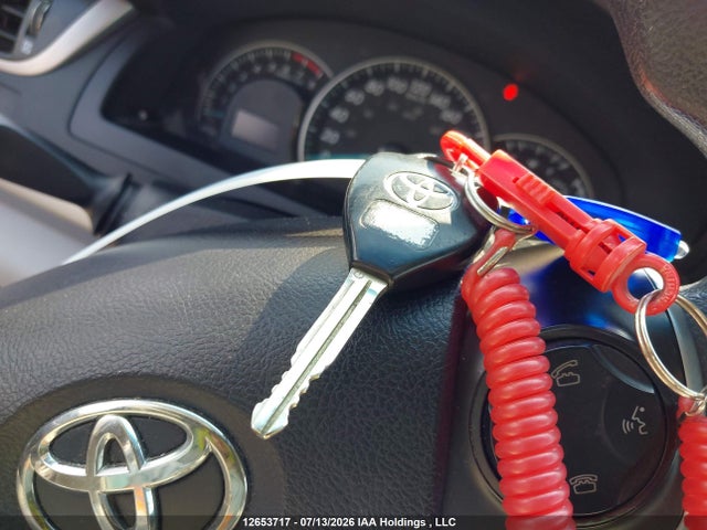 12653717 :رقم المزاد ، 4T1BF1FK4EU440644 vin ، 2014 Toyota Camry L/se/le/xle مزاد بيع