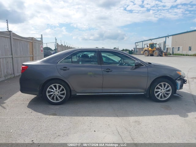12653717 :رقم المزاد ، 4T1BF1FK4EU440644 vin ، 2014 Toyota Camry L/se/le/xle مزاد بيع