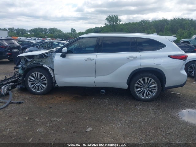 Toyota Highlander 2023 5TDKDRBHXPS525725 Image 15