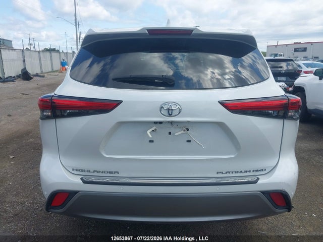Toyota Highlander 2023 5TDKDRBHXPS525725 Image 17