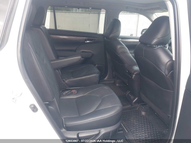 Toyota Highlander 2023 5TDKDRBHXPS525725 Image 8