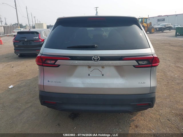 Toyota Grand Highlander 2025 5TDACAB56SS042084 Image 17