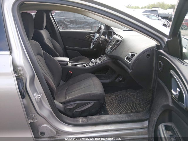 1C3CCCFB6GN139503 Chrysler 200 LX