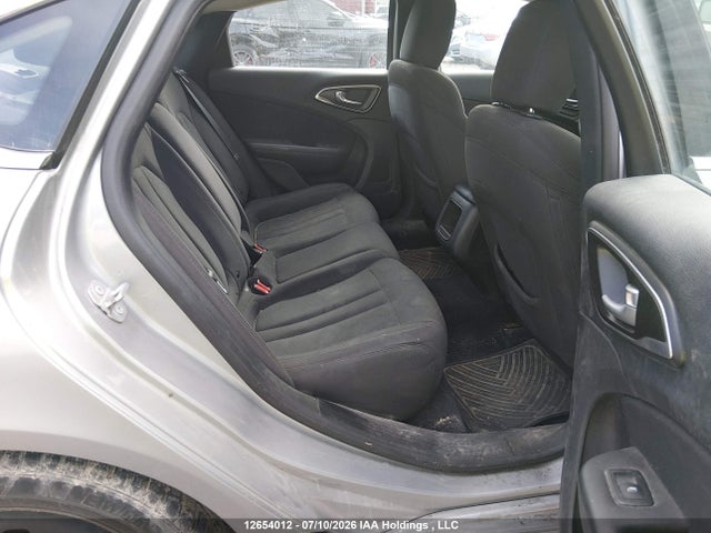 1C3CCCFB6GN139503 Chrysler 200 LX