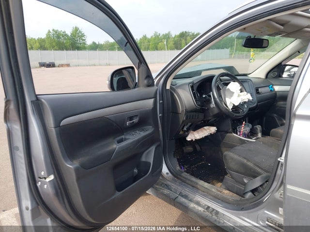 12654100 :رقم المزاد ، JA4JZ3AX9JZ613815 vin ، 2018 Mitsubishi Outlander Se/se Anniversary Edition مزاد بيع