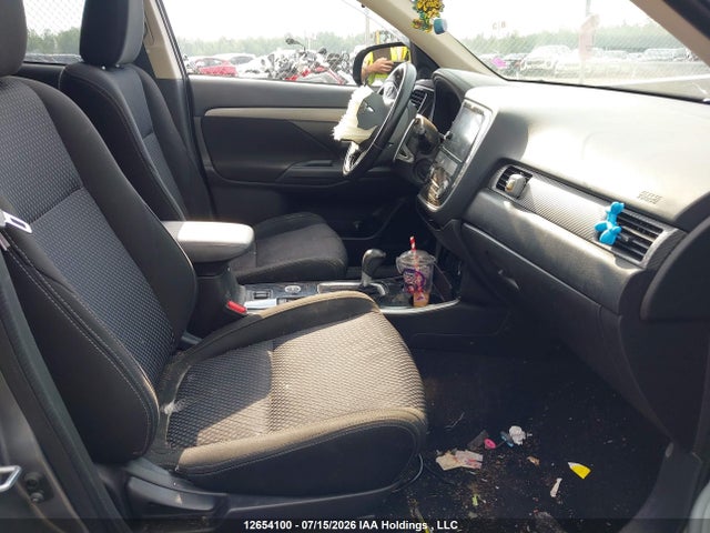 12654100 :رقم المزاد ، JA4JZ3AX9JZ613815 vin ، 2018 Mitsubishi Outlander Se/se Anniversary Edition مزاد بيع
