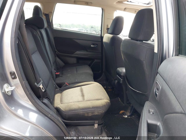 12654100 :رقم المزاد ، JA4JZ3AX9JZ613815 vin ، 2018 Mitsubishi Outlander Se/se Anniversary Edition مزاد بيع