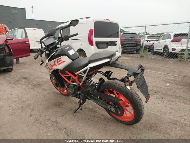 2017 Ktm 390 Duke მანქანა იყიდება აუქციონზე, vin: MD2JPJ406HC209618, აუქციონის ნომერი: 12654155