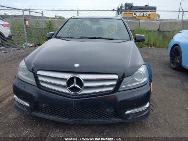 2013 Mercedes-benz C 300 4matic მანქანა იყიდება აუქციონზე, vin: WDDGF8AB1DA756292, აუქციონის ნომერი: 12654247