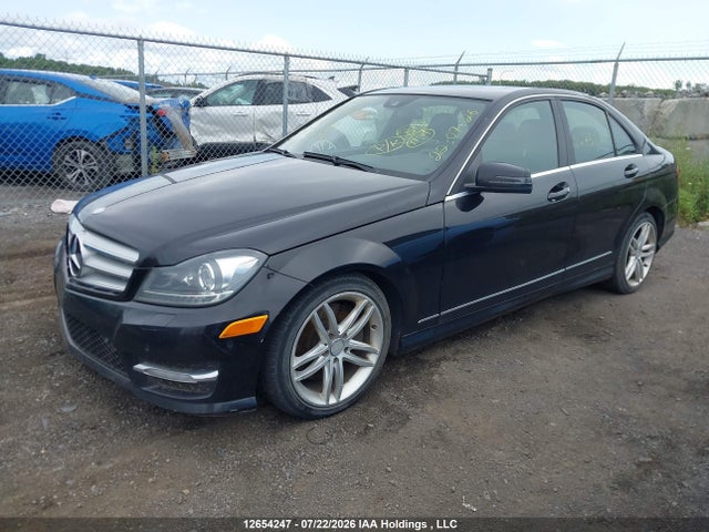 2013 Mercedes-benz C 300 4matic მანქანა იყიდება აუქციონზე, vin: WDDGF8AB1DA756292, აუქციონის ნომერი: 12654247