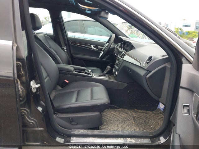 2013 Mercedes-benz C 300 4matic მანქანა იყიდება აუქციონზე, vin: WDDGF8AB1DA756292, აუქციონის ნომერი: 12654247