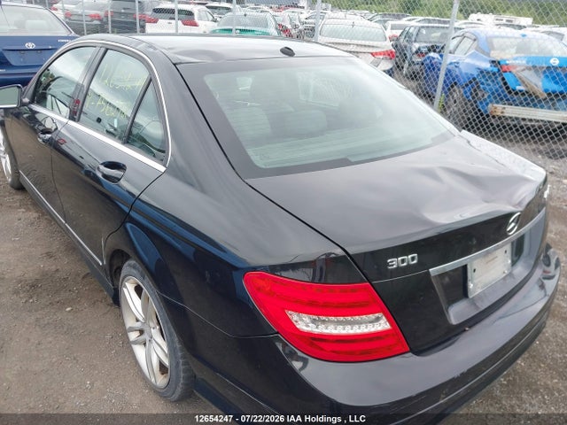 2013 Mercedes-benz C 300 4matic მანქანა იყიდება აუქციონზე, vin: WDDGF8AB1DA756292, აუქციონის ნომერი: 12654247