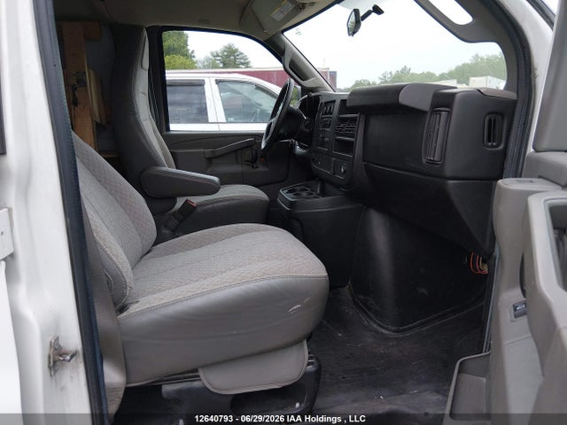 GMC Savana 2500 Work Van 2017 1GTW7AFF1H1126199 Image 5