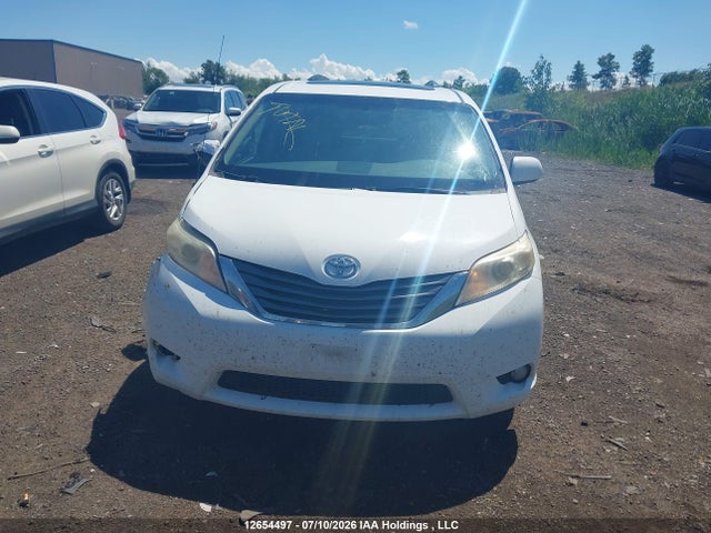 12654497 :رقم المزاد ، 5TDDK3DC5DS054379 vin ، 2013 Toyota Sienna Xle 7 Passenger مزاد بيع