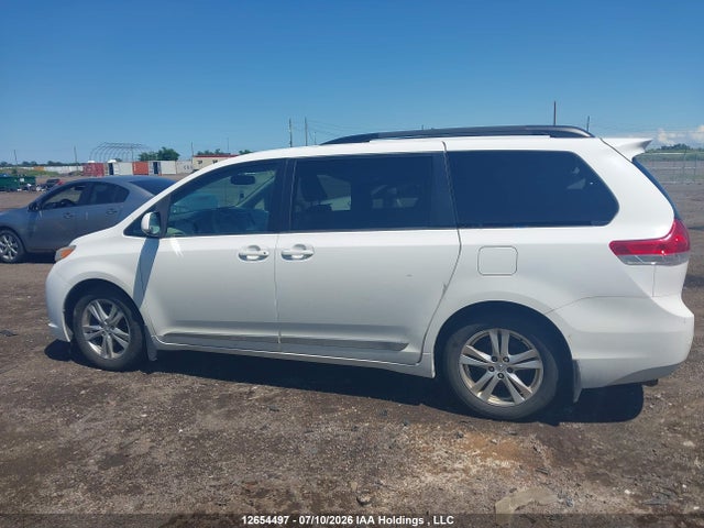 12654497 :رقم المزاد ، 5TDDK3DC5DS054379 vin ، 2013 Toyota Sienna Xle 7 Passenger مزاد بيع