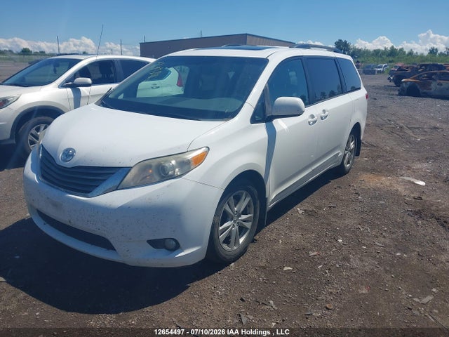 12654497 :رقم المزاد ، 5TDDK3DC5DS054379 vin ، 2013 Toyota Sienna Xle 7 Passenger مزاد بيع