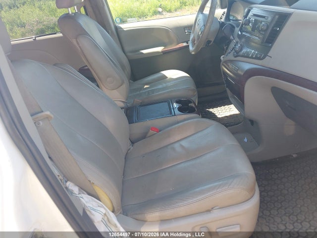12654497 :رقم المزاد ، 5TDDK3DC5DS054379 vin ، 2013 Toyota Sienna Xle 7 Passenger مزاد بيع