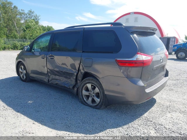Toyota Sienna Le V6 2017 5TDKZ3DC4HS768576 Image 3